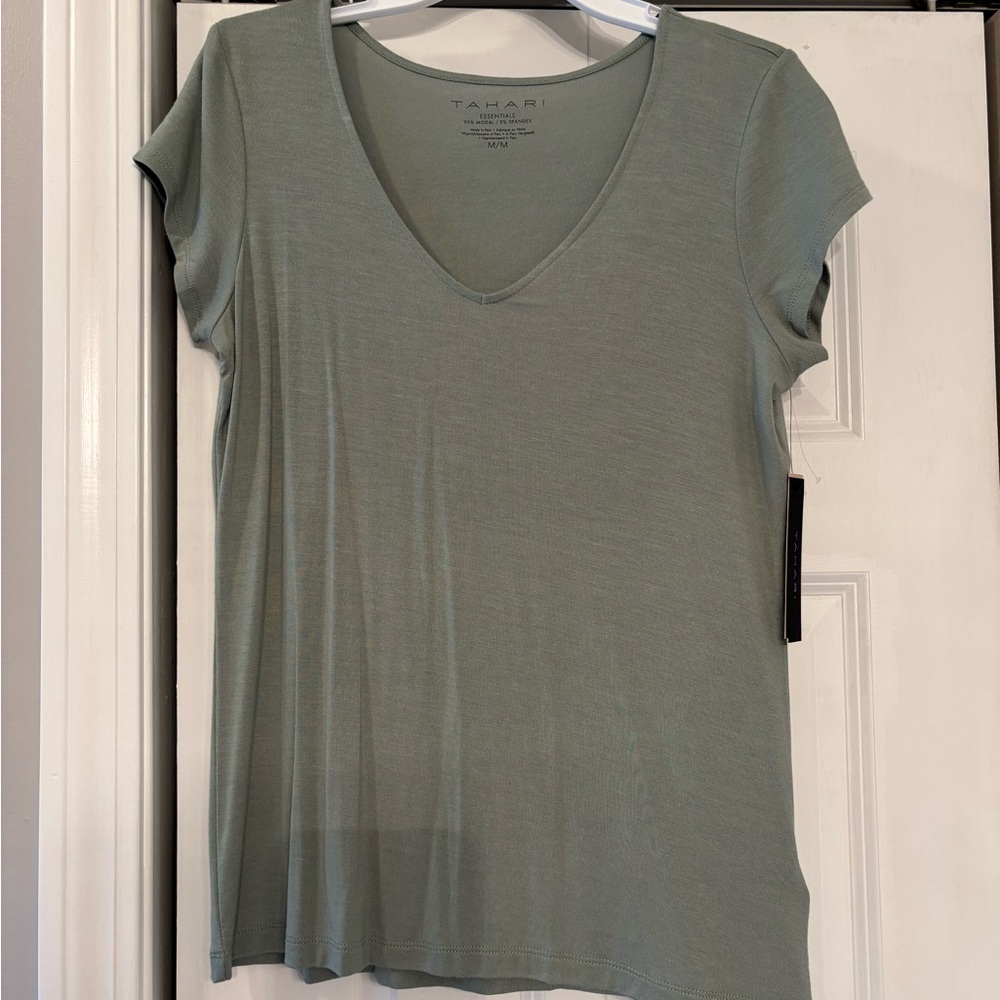 NWT Tahari Women's Sage Short Sleeve V-Neck Tee